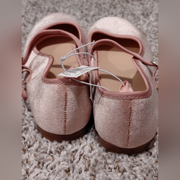 🤶🎁🎄Old Navy Velvet Ballet Flat Shoes for Girls - Picture 6 of 8